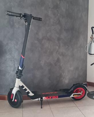 MONOPATTINO ELETTRICO APRILIA PARI AL NUOVO