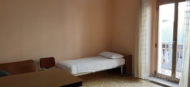 Camera singola arredata / zona piazza pavoncelli