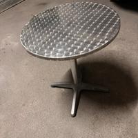 Tavolino da esterno metallico