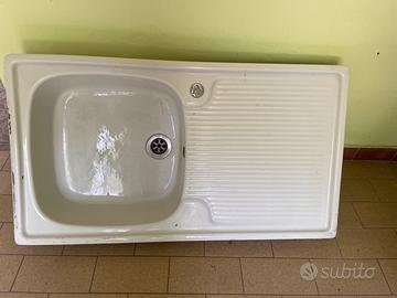 Lavabo in ceramica