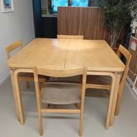 Tavolo quadrato in frassino con 4 sed