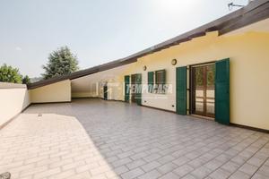 Trilocale a piano attico con terrazzo
