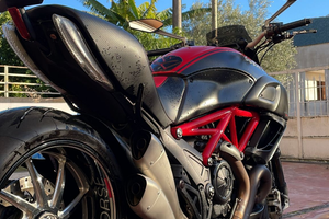 Ducati Diavel red carbon 1200