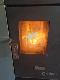 Stufa a pellet Zibro modello Slim 8kw