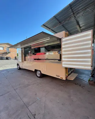 Autonegozio Arrosticini paninoteca ambulante Food 