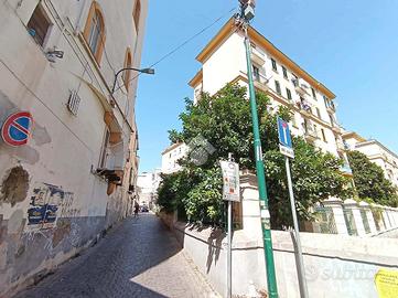 3 LOCALI A NAPOLI
