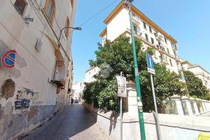 3 LOCALI A NAPOLI
