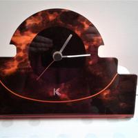 Orologio da tavolo marchio "K" di Krizia