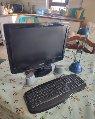 Schermo 20'' Samsung + tastiera e casse