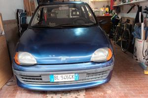 Fiat 600 blu anno 2000