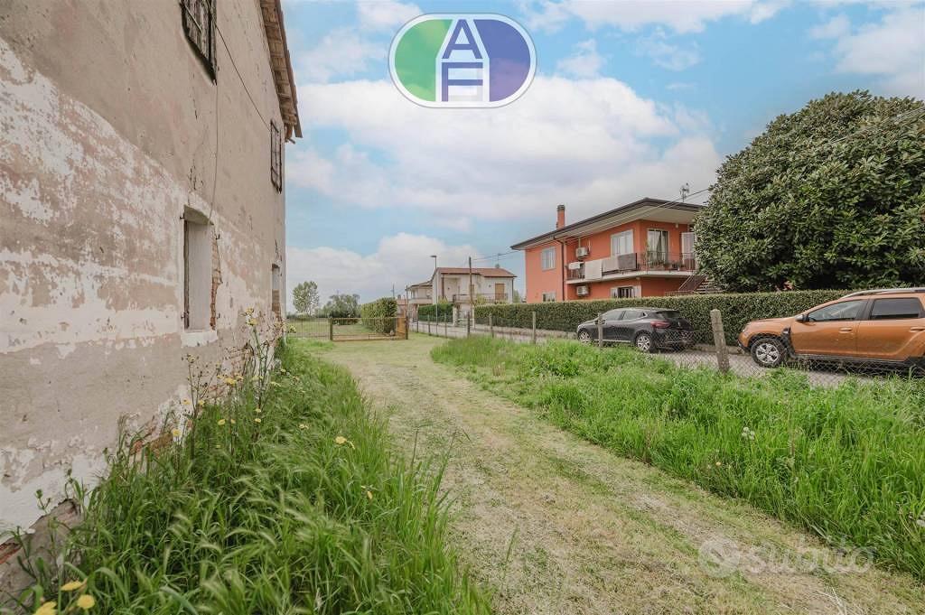 Rustico / Casale di 80 m² con 5 locali a Mira - Altro