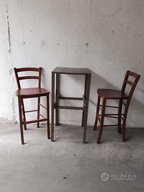 Set tavolo alto con 2 sgabelli in legno