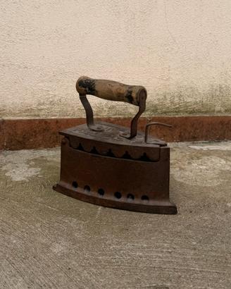 Ferro da stiro a carbonella — XIX secolo