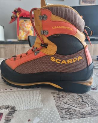 scarpe da escursione  