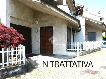 VILLA A SCHIERA A ORIGGIO