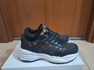 GUESS SAMNIE - Sneakers basse - black/brown