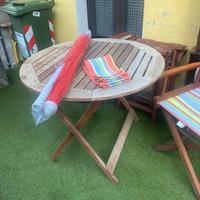 Tavolo e sedie estwrno