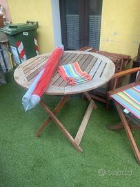 Tavolo e sedie estwrno