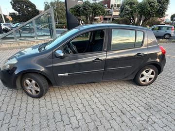 Renault clio 1.5 2011