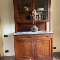 Credenza con vetrina antica