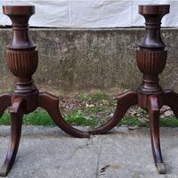 Coppia di piedi per tavolo vintage.