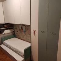 Armadio a ponte con due letti per cameretta