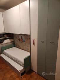 Armadio a ponte con due letti per cameretta