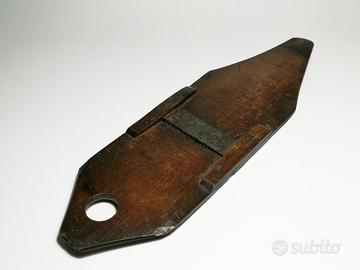 Antico tagliere in legno artigianale rustico