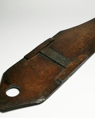 Antico tagliere in legno artigianale rustico