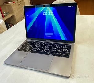 MacBook Pro 13 2018 i5 8GB RAM 256GB SSD Touch Bar