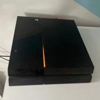 Playstation 4 con 8 giochi e due joystick