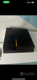 Playstation 4 con 8 giochi e due joystick