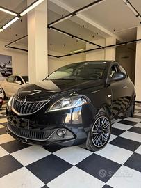 Lancia Ypsilon 1.0 FireFly 5 porte S&S Hybrid Gold