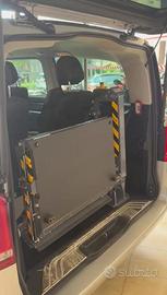 Pedana elettroidraulica CarOil per disabili