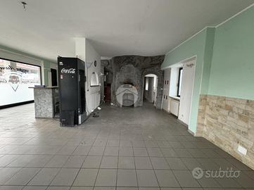 NEGOZIO A MONTALTO DORA