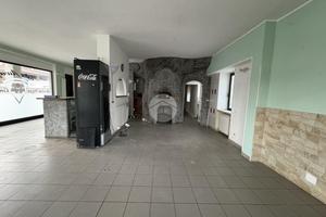 NEGOZIO A MONTALTO DORA