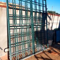 Grata scorrevole in ferro pieno antiintrusione. 