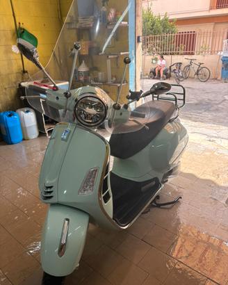Vespa 300 gts