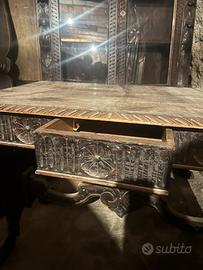 Tavolo antico con cassetto