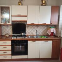 Cucina, nuova, vero affar e con frigo in regal