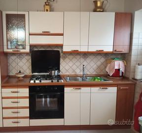 Cucina, nuova, vero affar e con frigo in regal