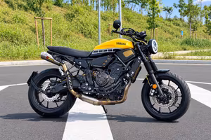 Yamaha XSR 700 Akrapovic e Ohlins 2016