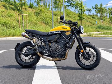 Yamaha XSR 700 Akrapovic e Ohlins 2016