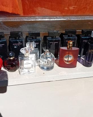 Lotto 22 bottigle profumo di marca vuote