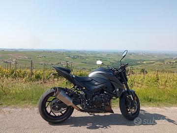 Suzuki GSX S 750 Yugen Carbon