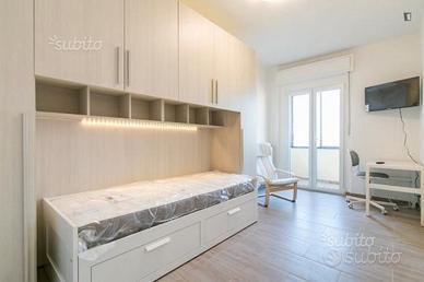 Stanza arredata come da foto