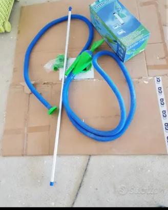 Aspiratore per pulizia piscina 