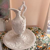 Versatoio in porcellana bianca