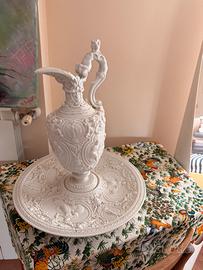 Versatoio in porcellana bianca