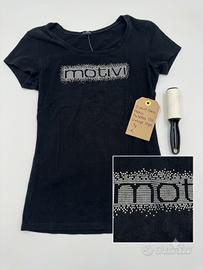T-Shirt Nera Motivi Vintage Y2K - Logo con Strass
